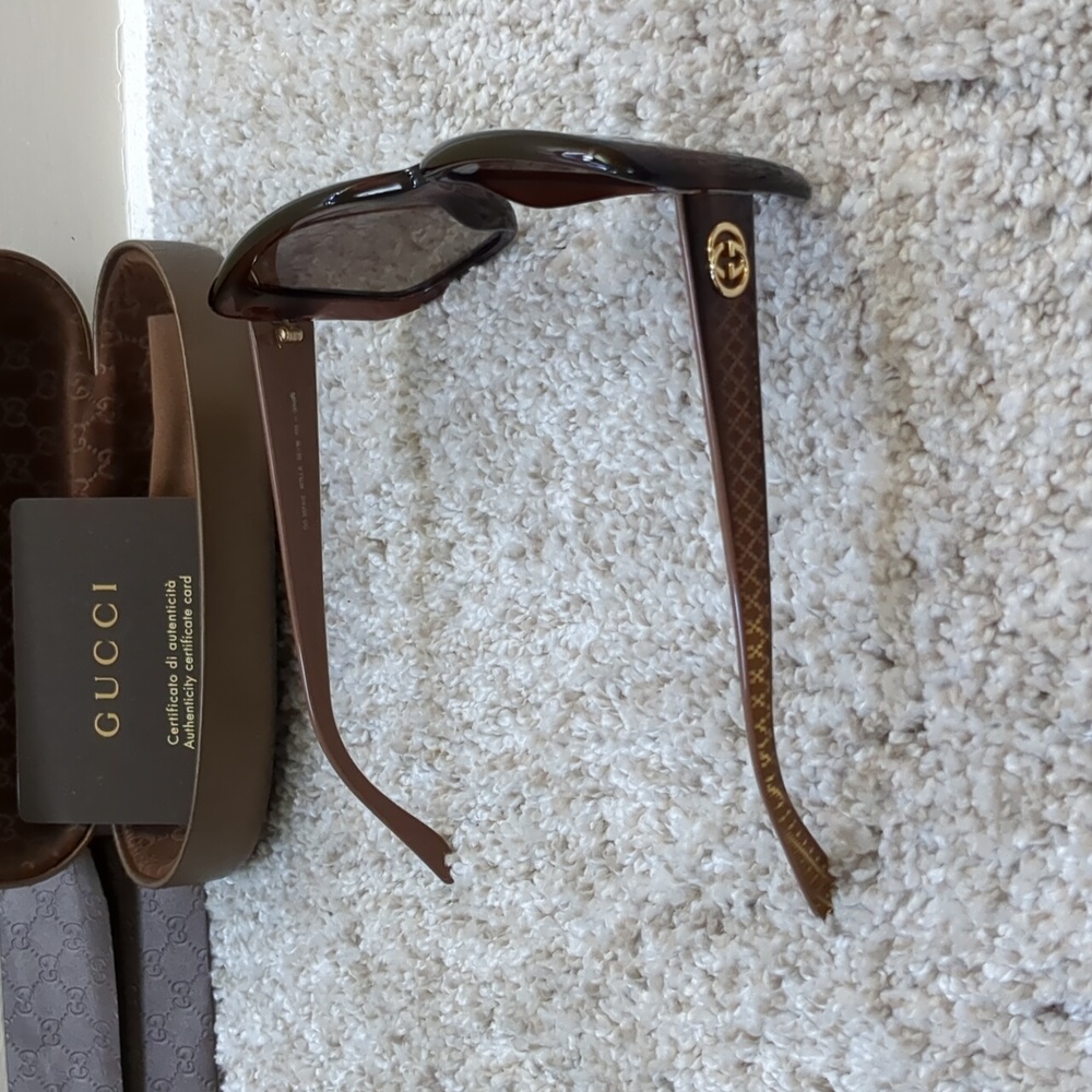 EUC Gucci Tortoise Shell Sun Glasses - Picture 5 of 11